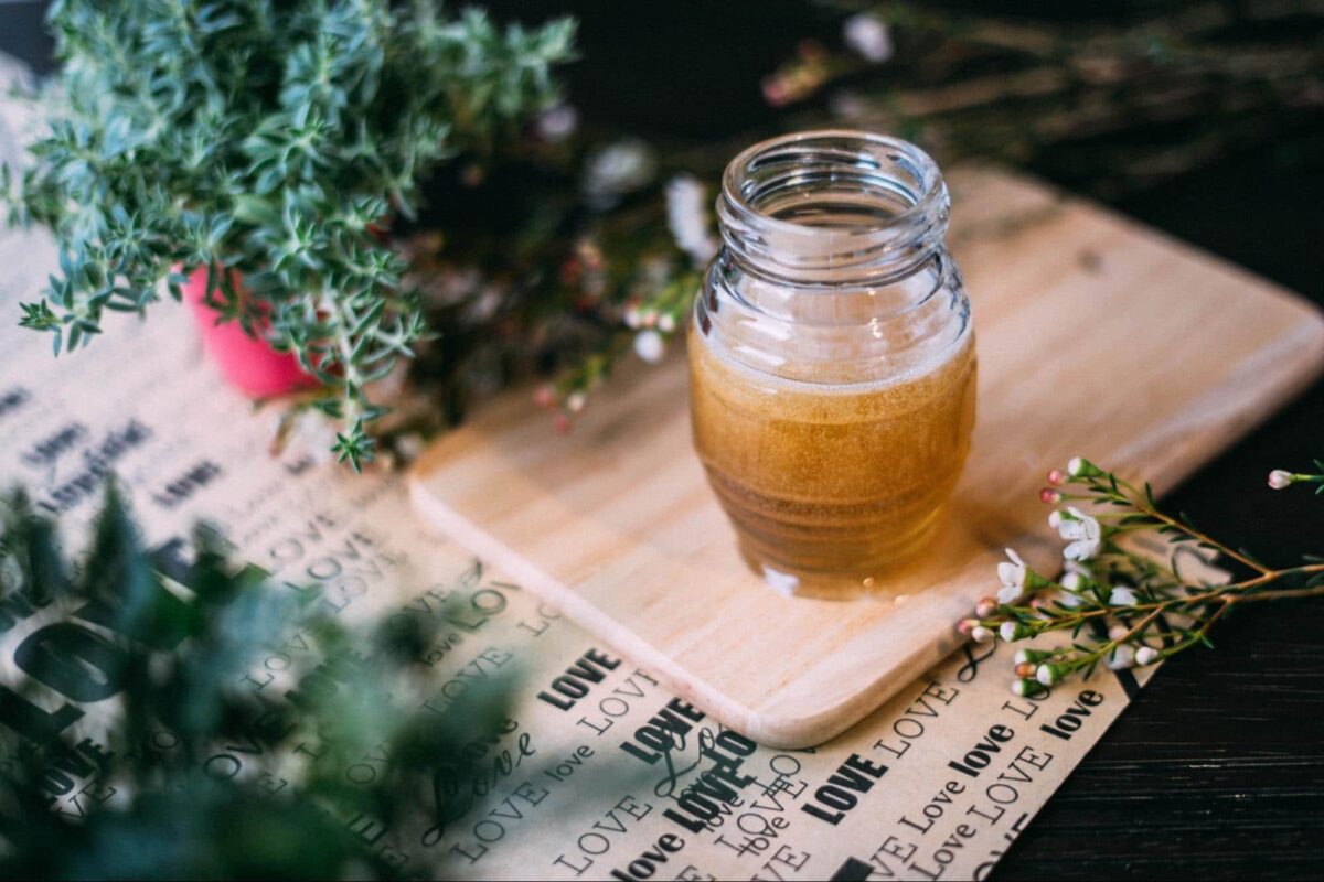 Honey black tea indicates a low-calorie beverage