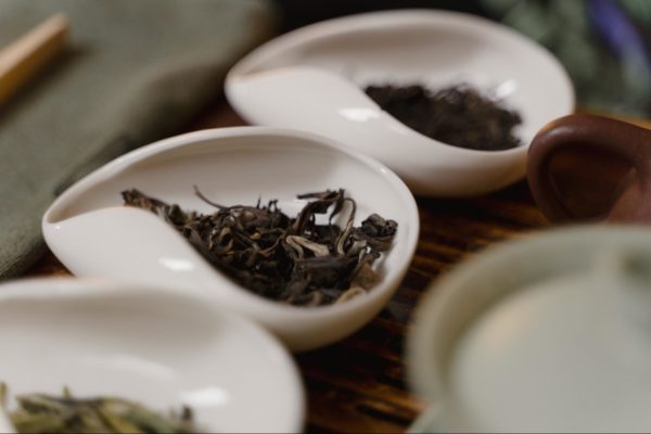以茶則中的茶葉表示茶葉保存濕度