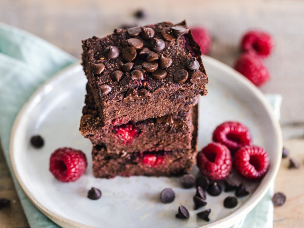 Sweet low-calorie dessert: low-calorie chocolate brownies