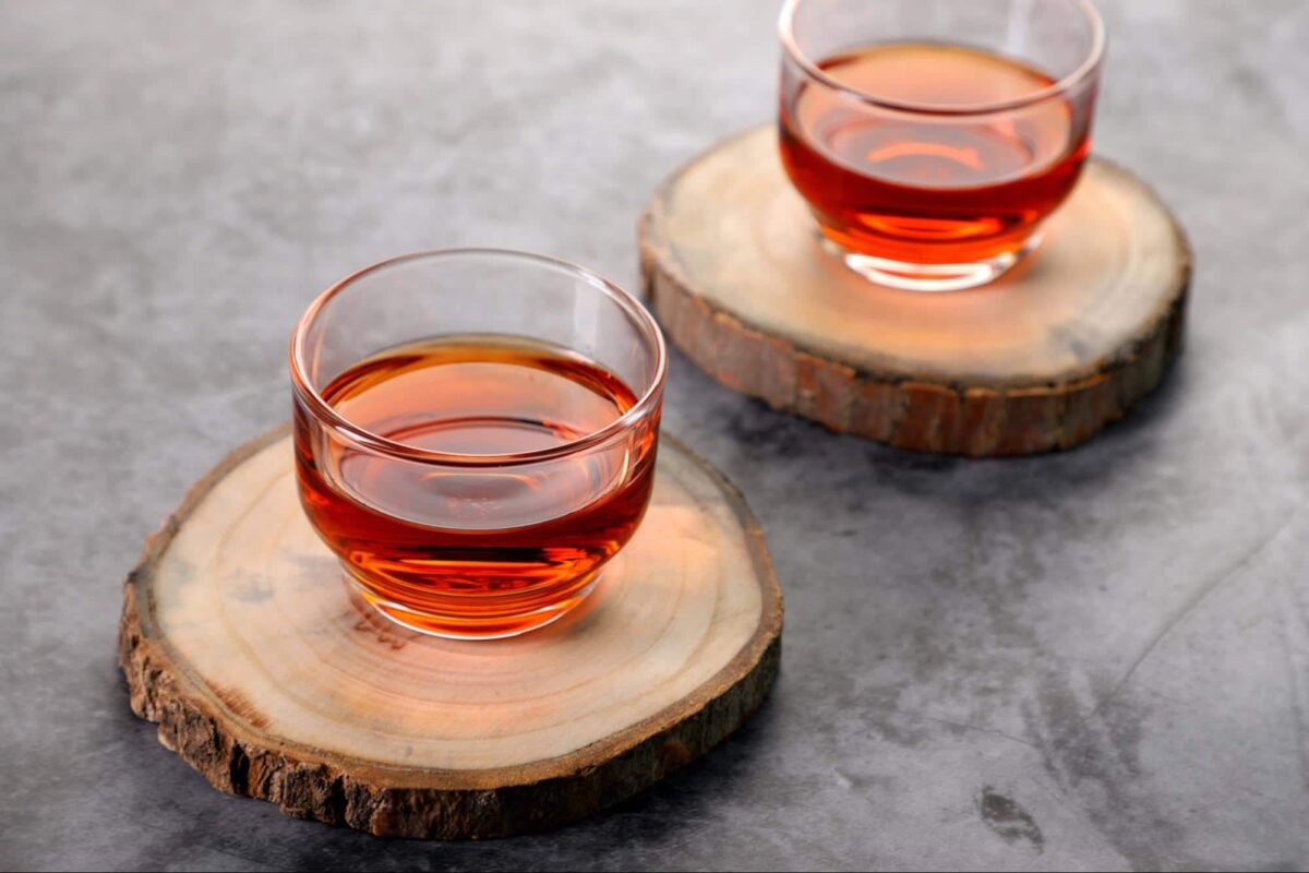 One of the characteristics of red oolong with clear red tea soup is its tea soup color