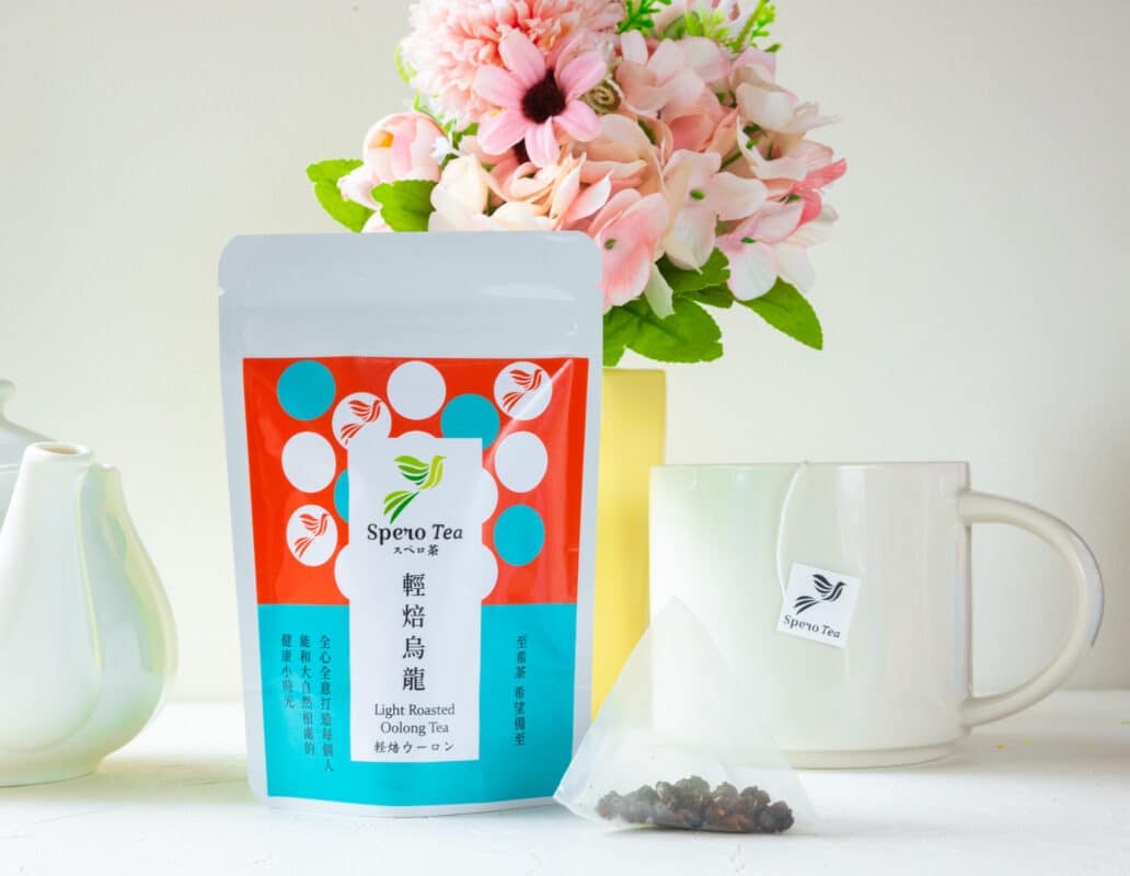 以輕焙烏龍特選原葉茶包表示使用可以完全分解的玉米纖維PLA材質，無毒無塑化劑，且讓球型輕焙烏龍得到充分的舒展空間，兼具食安與環保。